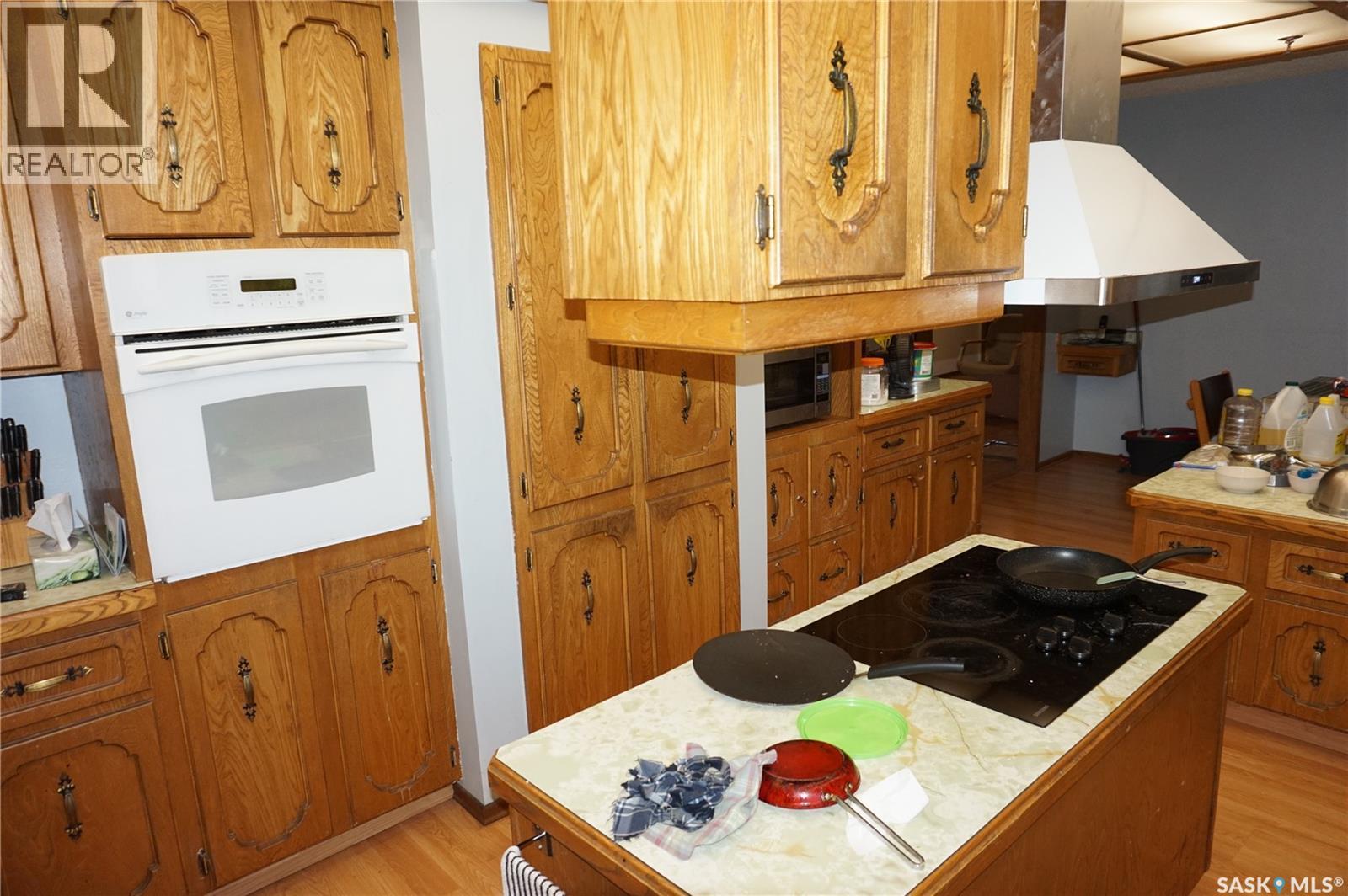 46 Rogers Place, Regina, SK - Indoor Photo Showing Kitchen