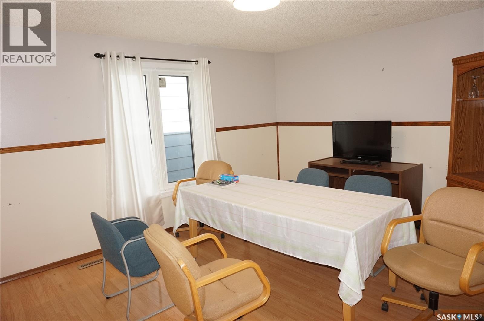 46 Rogers Place, Regina, SK - Indoor Photo Showing Bedroom