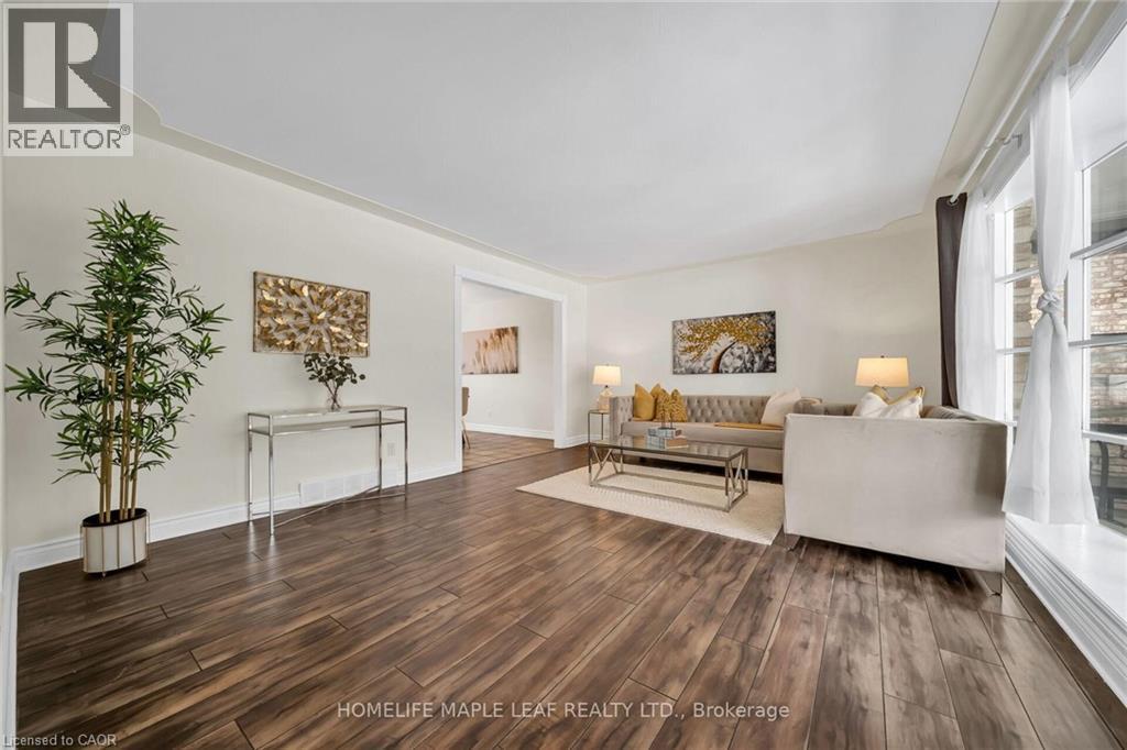 46 Chicopee Terrace, Kitchener, ON - Indoor Photo Showing Living Room
