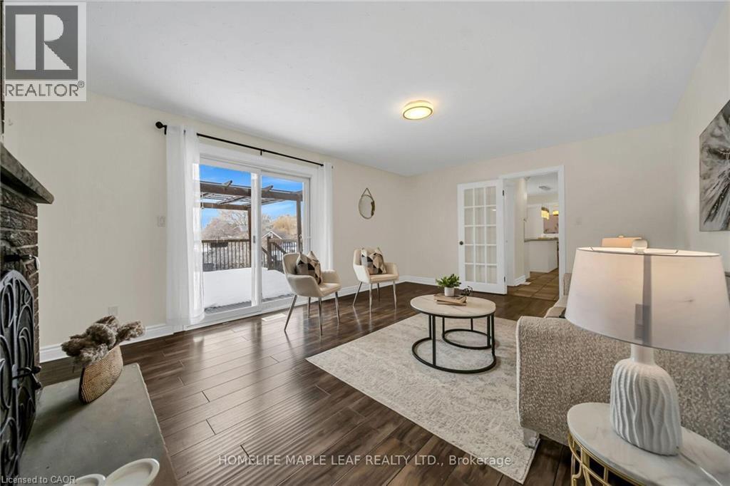 46 Chicopee Terrace, Kitchener, ON - Indoor Photo Showing Living Room