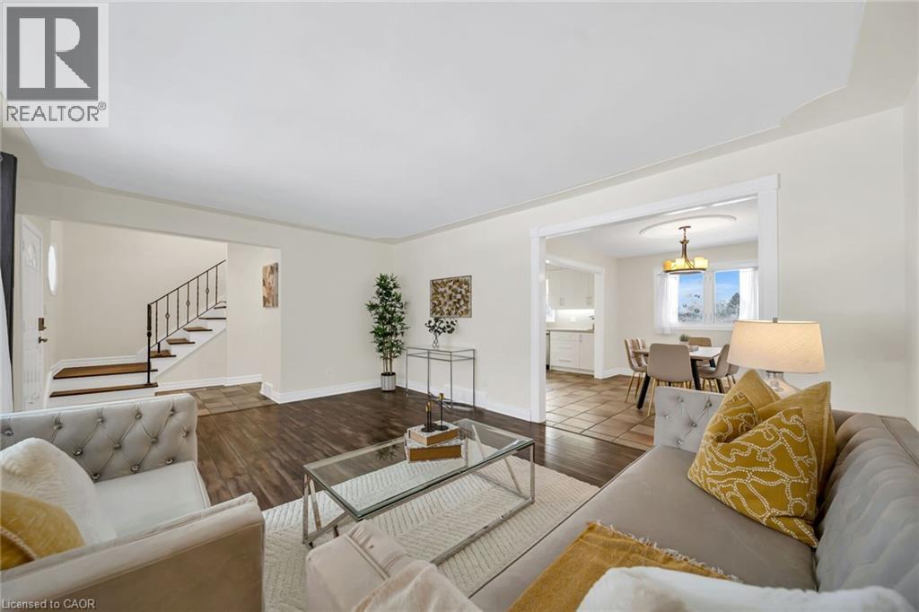 46 Chicopee Terrace, Kitchener, ON - Indoor Photo Showing Living Room