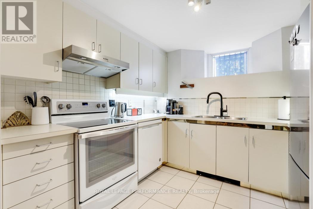 3 - 292 Laurier Avenue E, Ottawa, ON - Indoor Photo Showing Kitchen