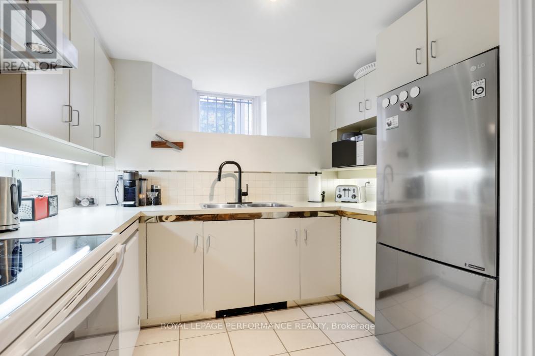 3 - 292 Laurier Avenue E, Ottawa, ON - Indoor Photo Showing Kitchen