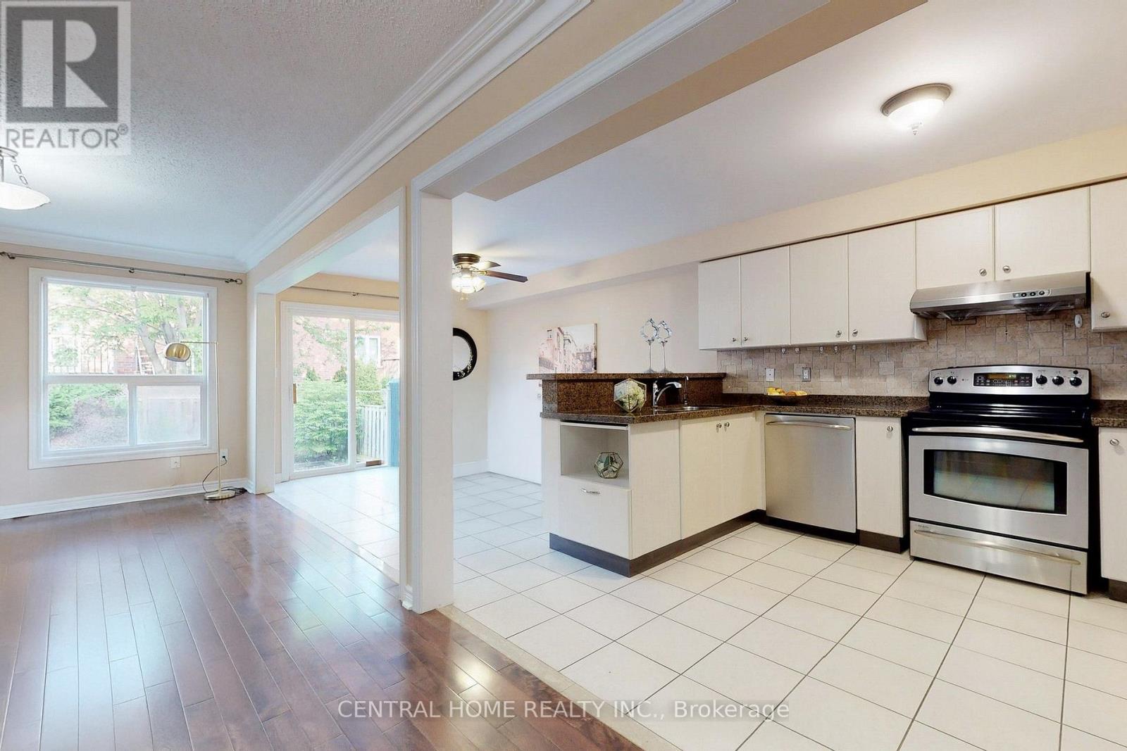 165 Manorheights Street, Richmond Hill, ON - Indoor Photo Showing Kitchen