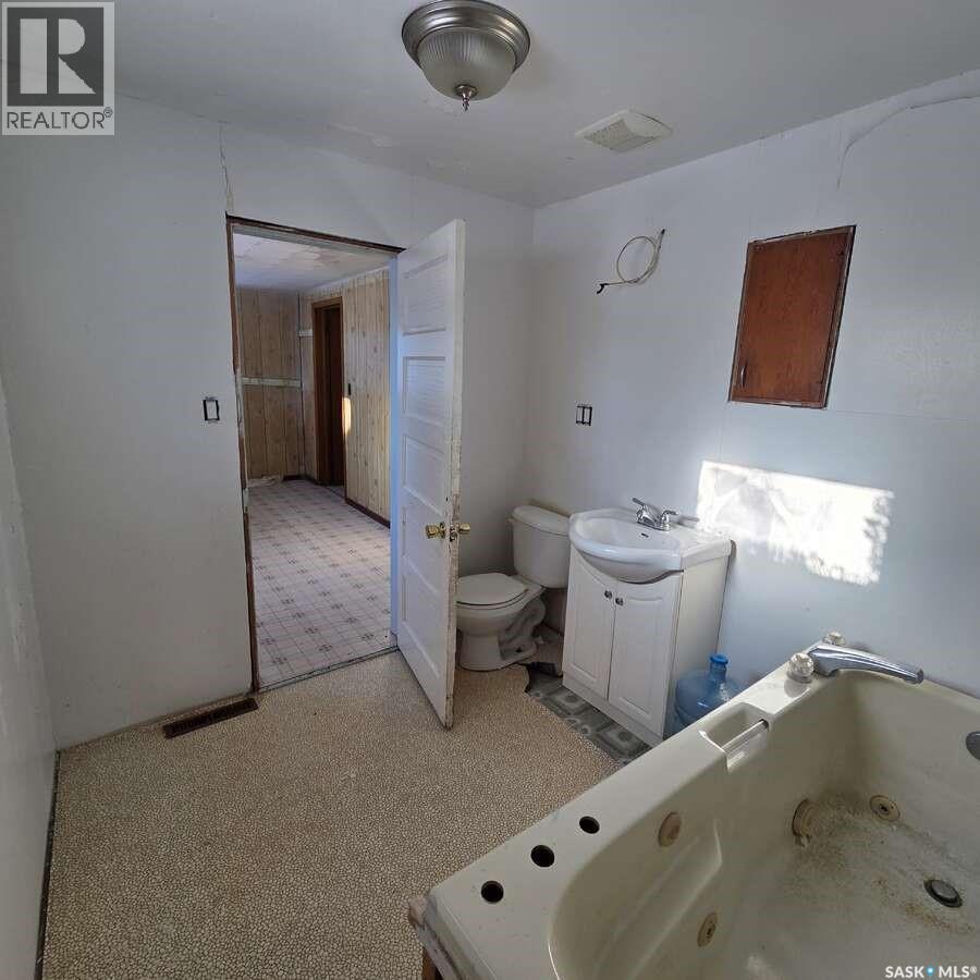 128 Railway Avenue, Margo, SK - Indoor Photo Showing Bathroom