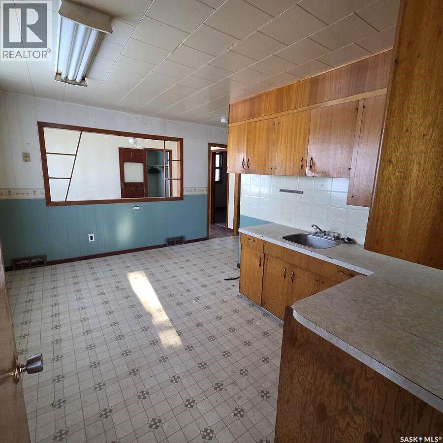 128 Railway Avenue, Margo, SK - Indoor