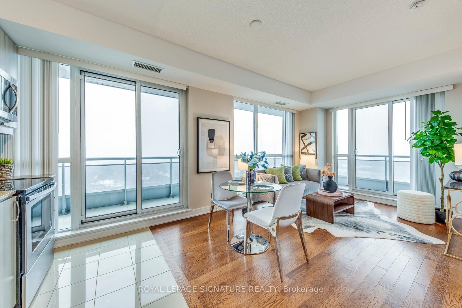 1411-9201 Yonge Street, Richmond Hill, ON - Indoor