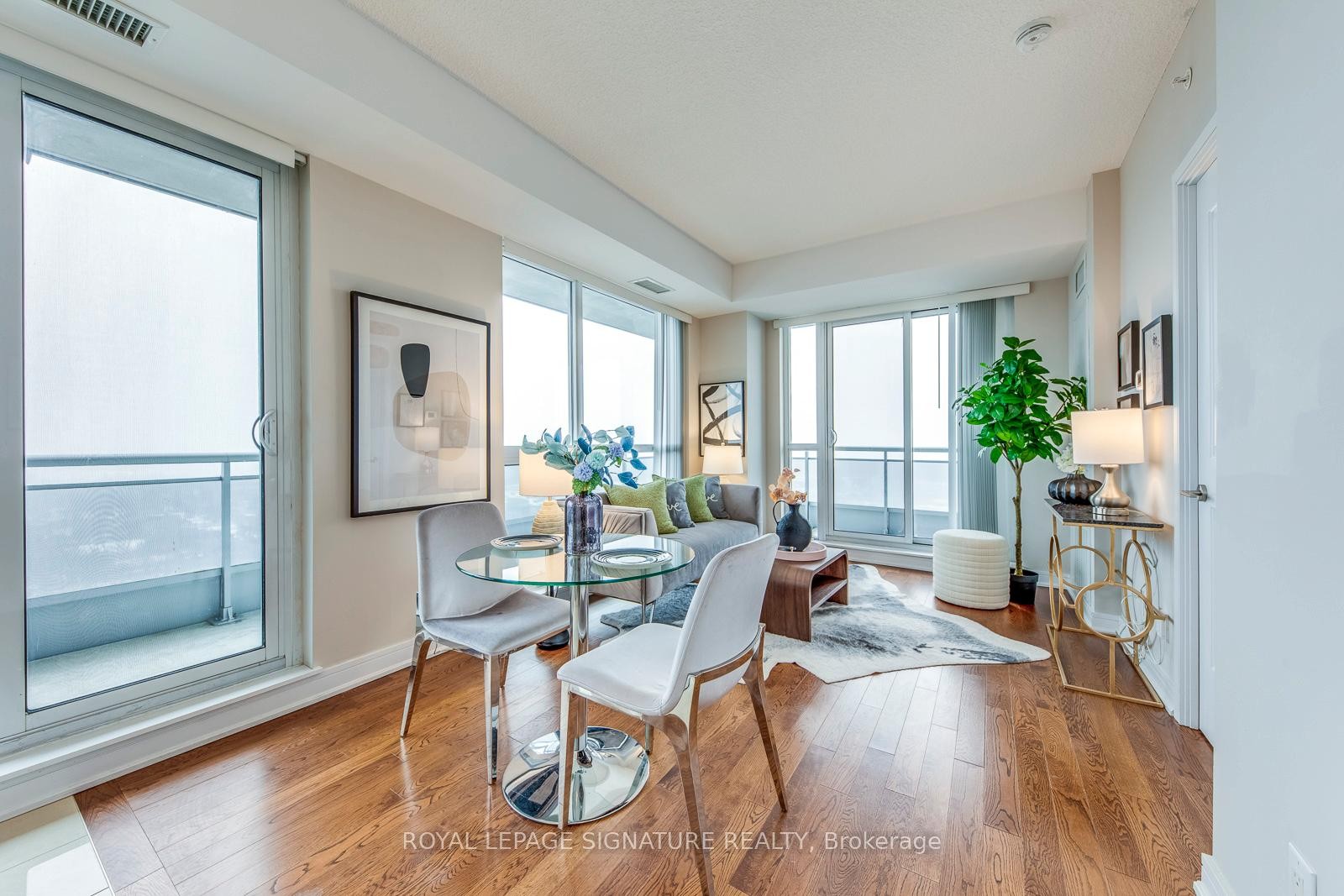 1411-9201 Yonge Street, Richmond Hill, ON - Indoor