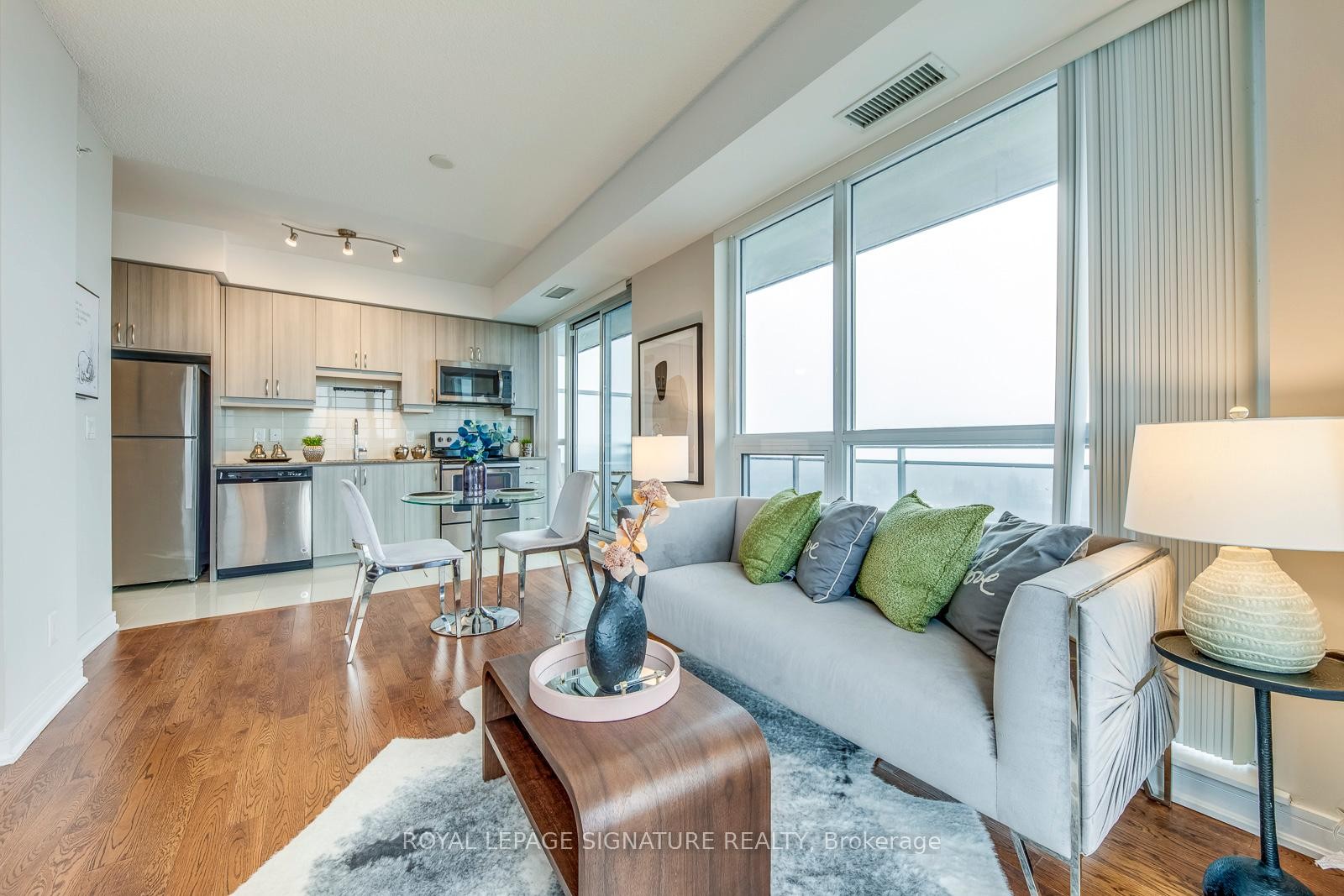 1411-9201 Yonge Street, Richmond Hill, ON - Indoor