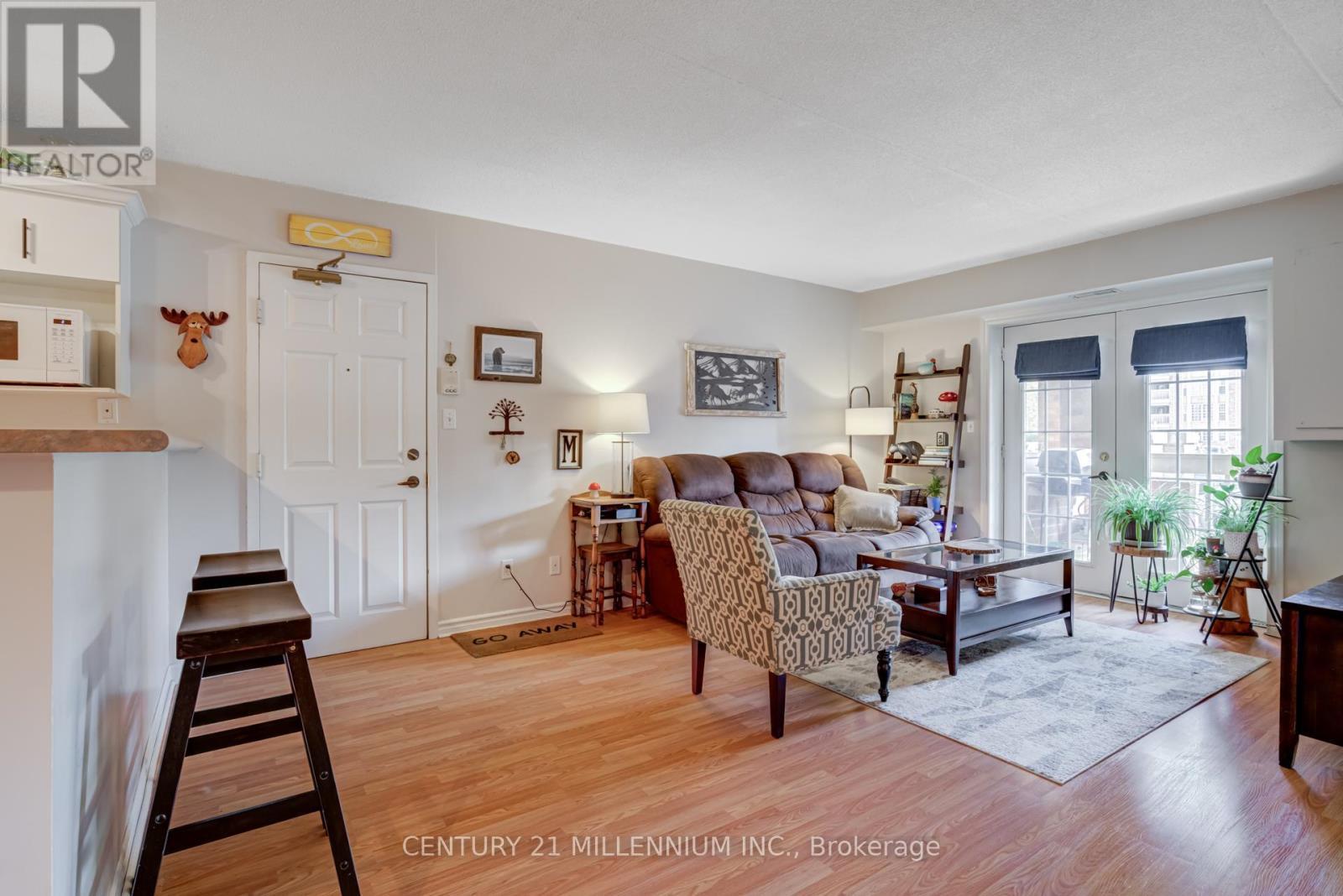 110 - 4003 Kilmer Drive, Burlington, ON - Indoor Photo Showing Living Room