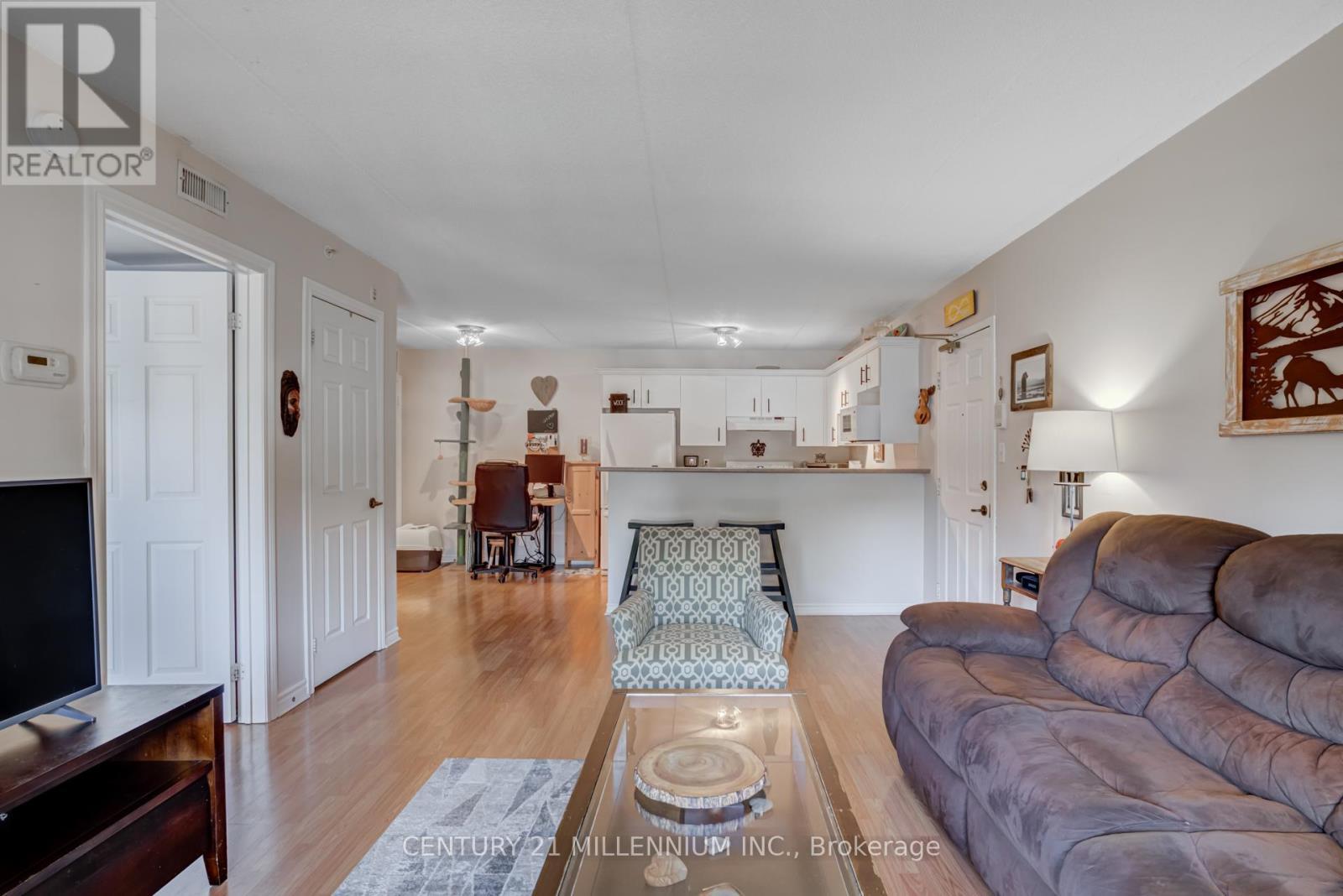 110 - 4003 Kilmer Drive, Burlington, ON - Indoor Photo Showing Living Room