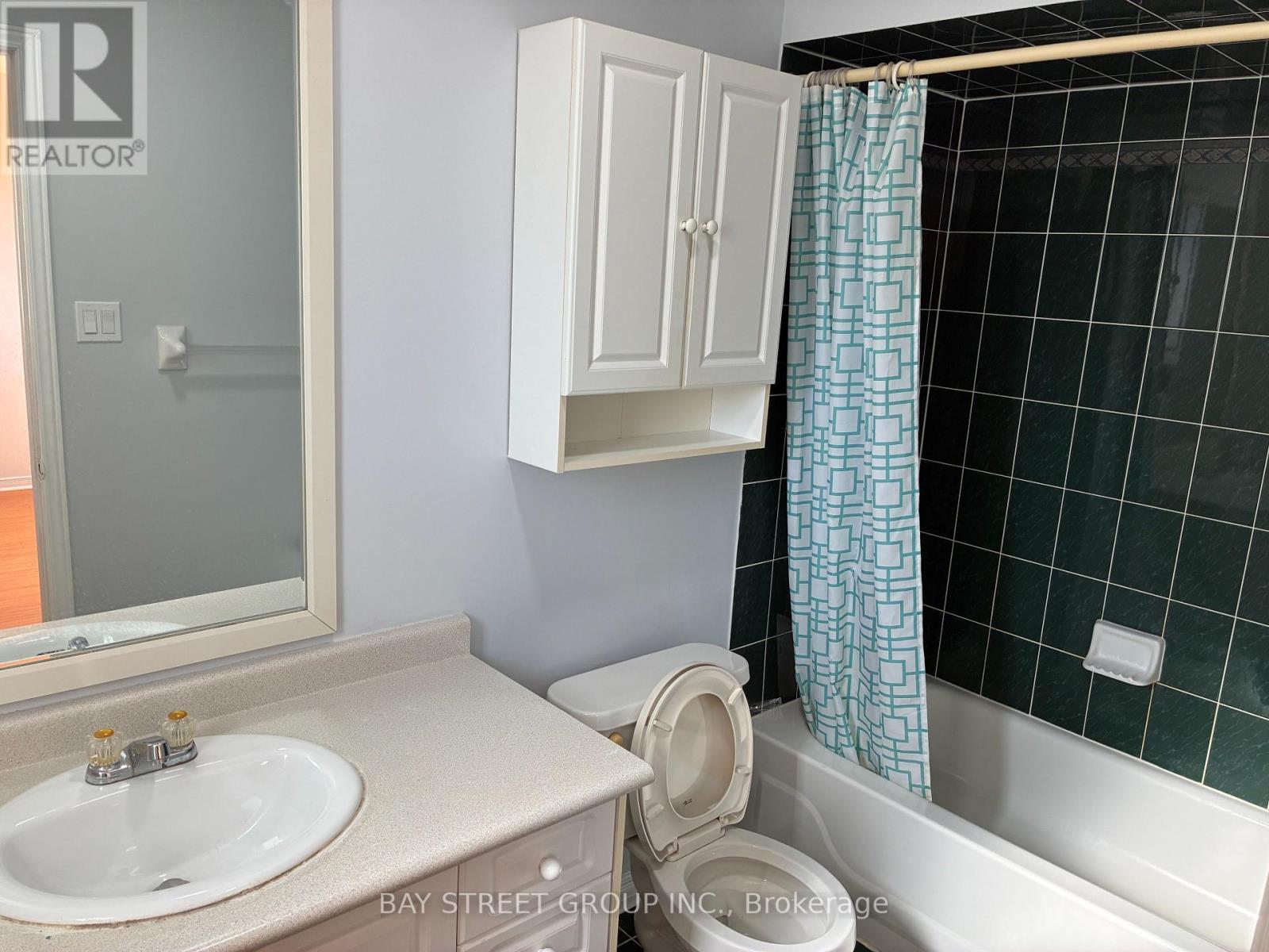 4404 Vallence Drive, Burlington, ON - Indoor Photo Showing Bathroom
