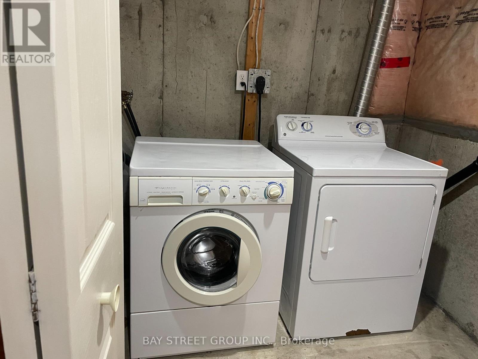4404 Vallence Drive, Burlington, ON - Indoor Photo Showing Laundry Room