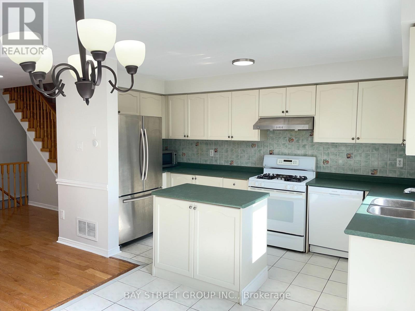 4404 Vallence Drive, Burlington, ON - Indoor Photo Showing Kitchen With Double Sink