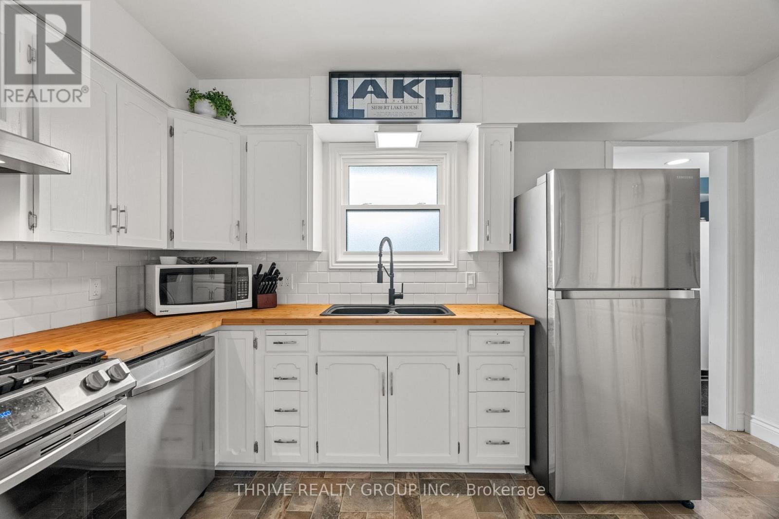 7 Salkeld Street, Goderich (Goderich (Town)), ON - Indoor Photo Showing Kitchen With Double Sink