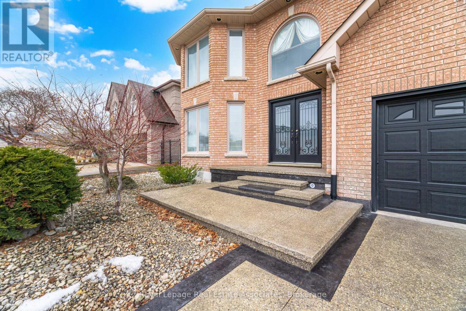 100 National Drive, Hamilton, ON - Outdoor