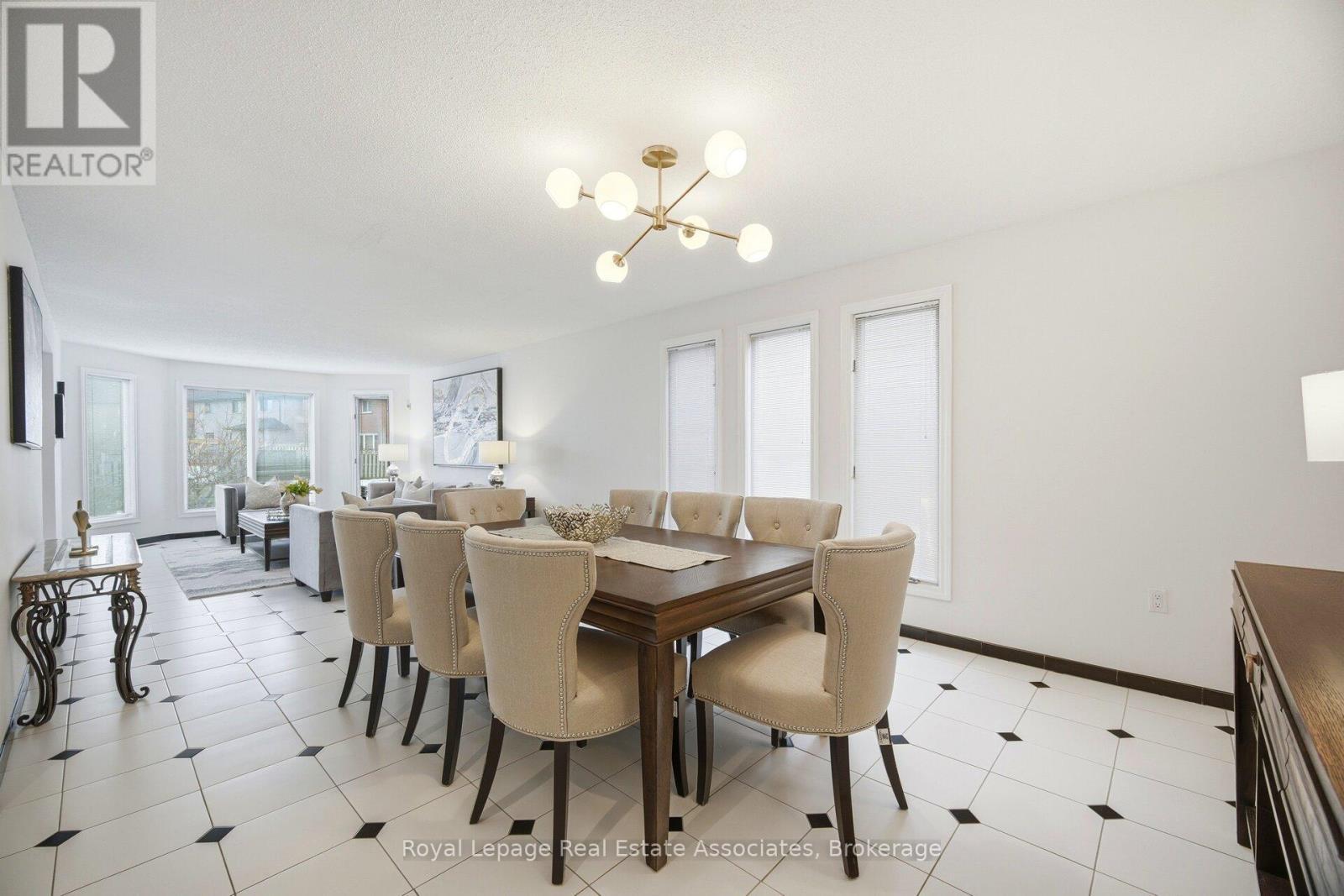 100 National Drive, Hamilton, ON - Indoor Photo Showing Dining Room