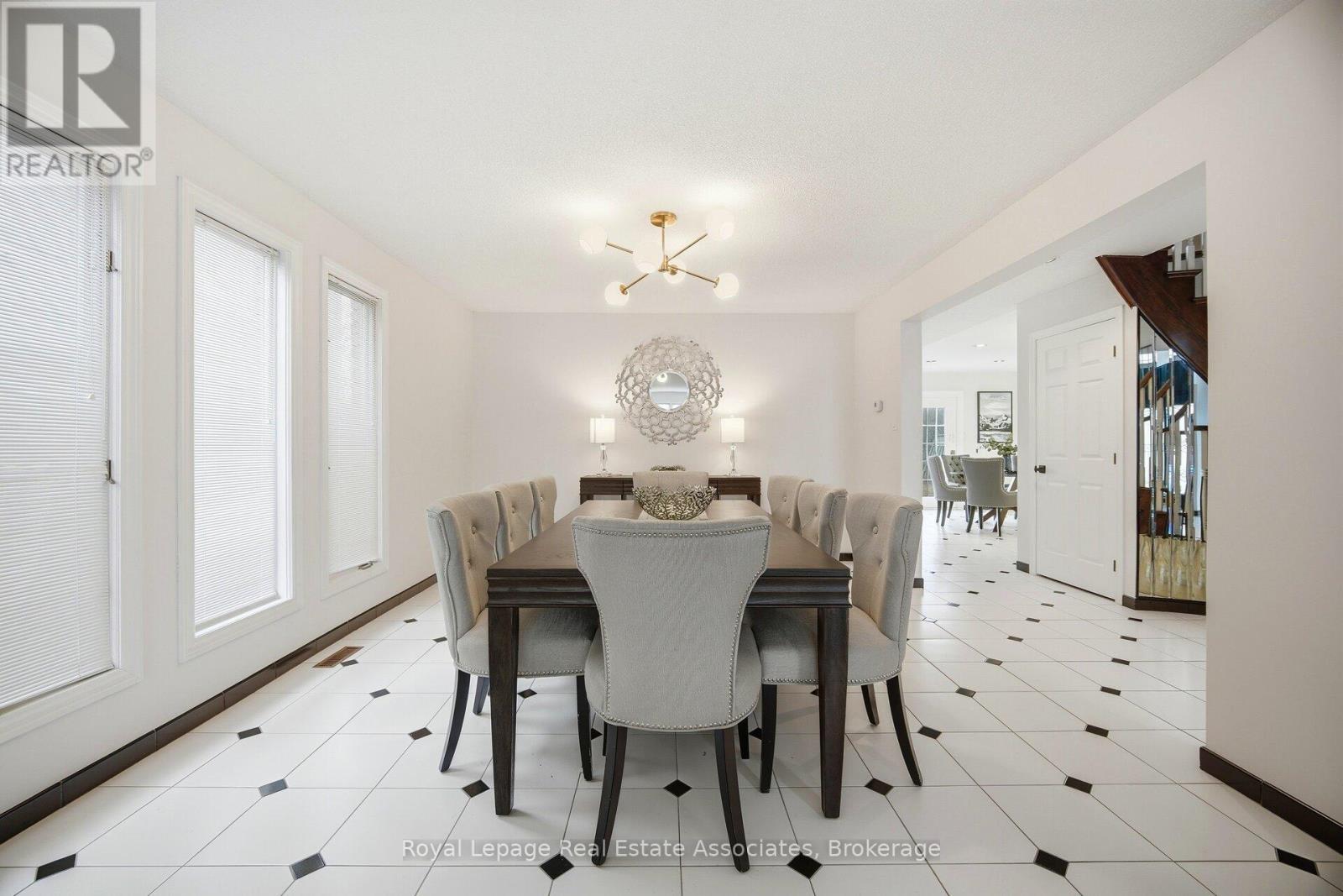 100 National Drive, Hamilton, ON - Indoor Photo Showing Dining Room