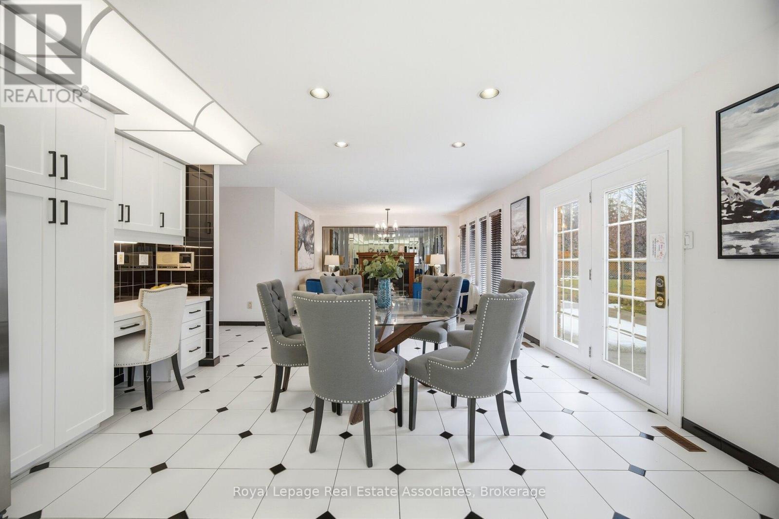 100 National Drive, Hamilton, ON - Indoor Photo Showing Dining Room