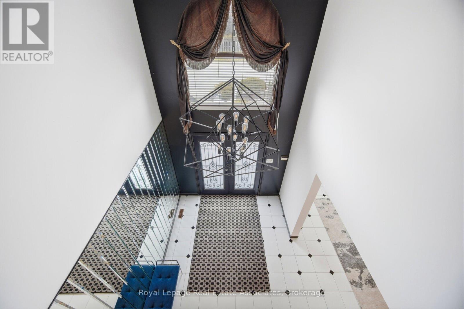 100 National Drive, Hamilton, ON - Indoor Photo Showing Other Room