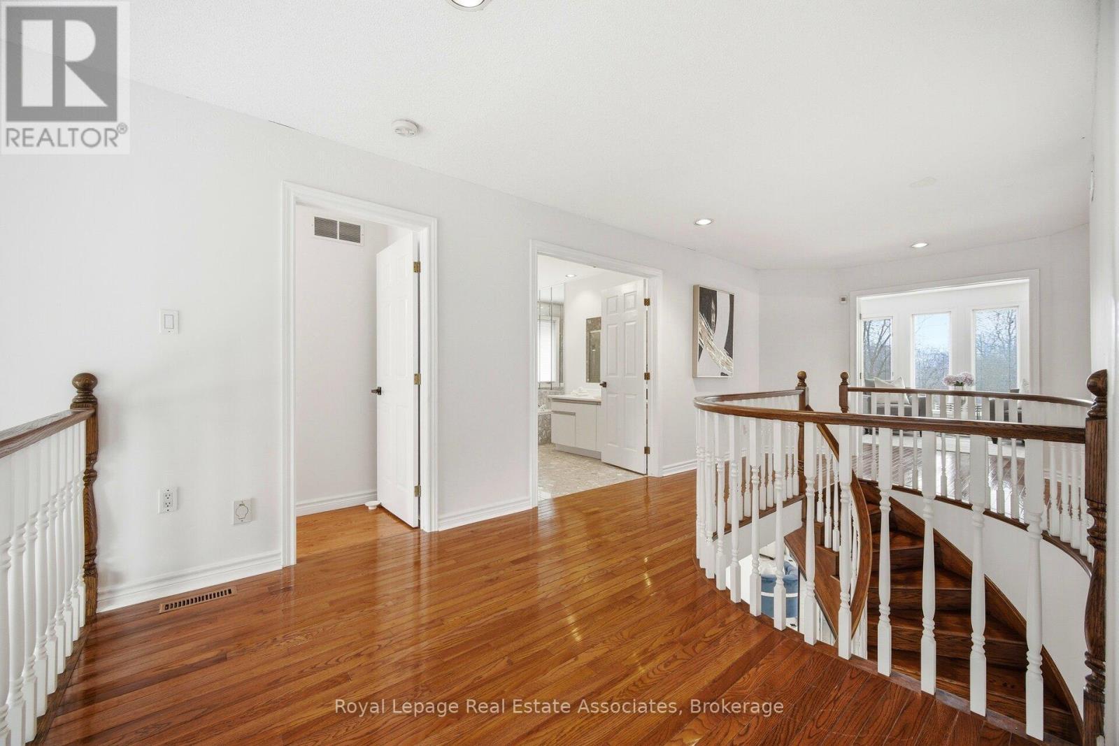 100 National Drive, Hamilton, ON - Indoor Photo Showing Other Room