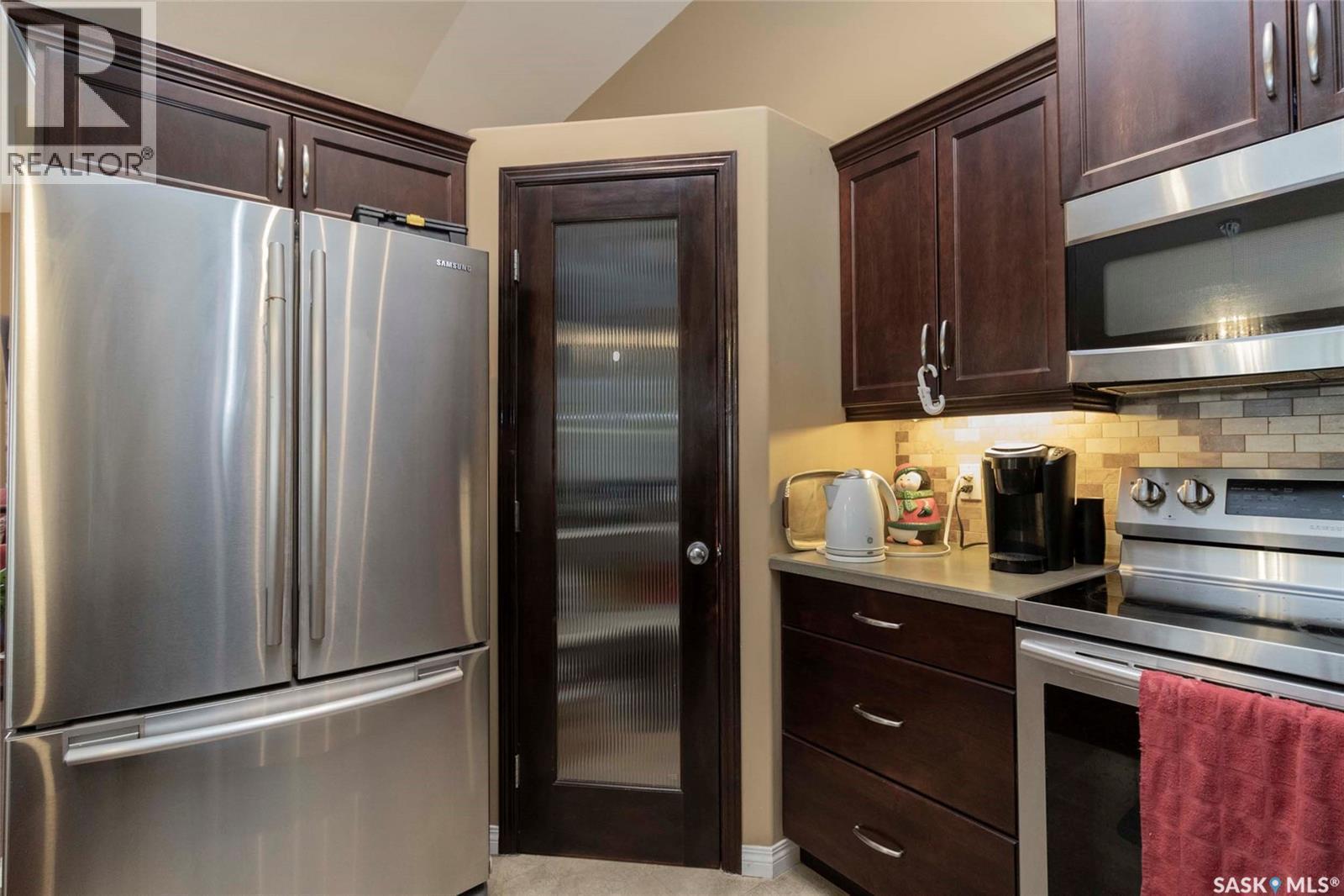 531 Dickson Lane, Saskatoon, SK - Indoor Photo Showing Kitchen