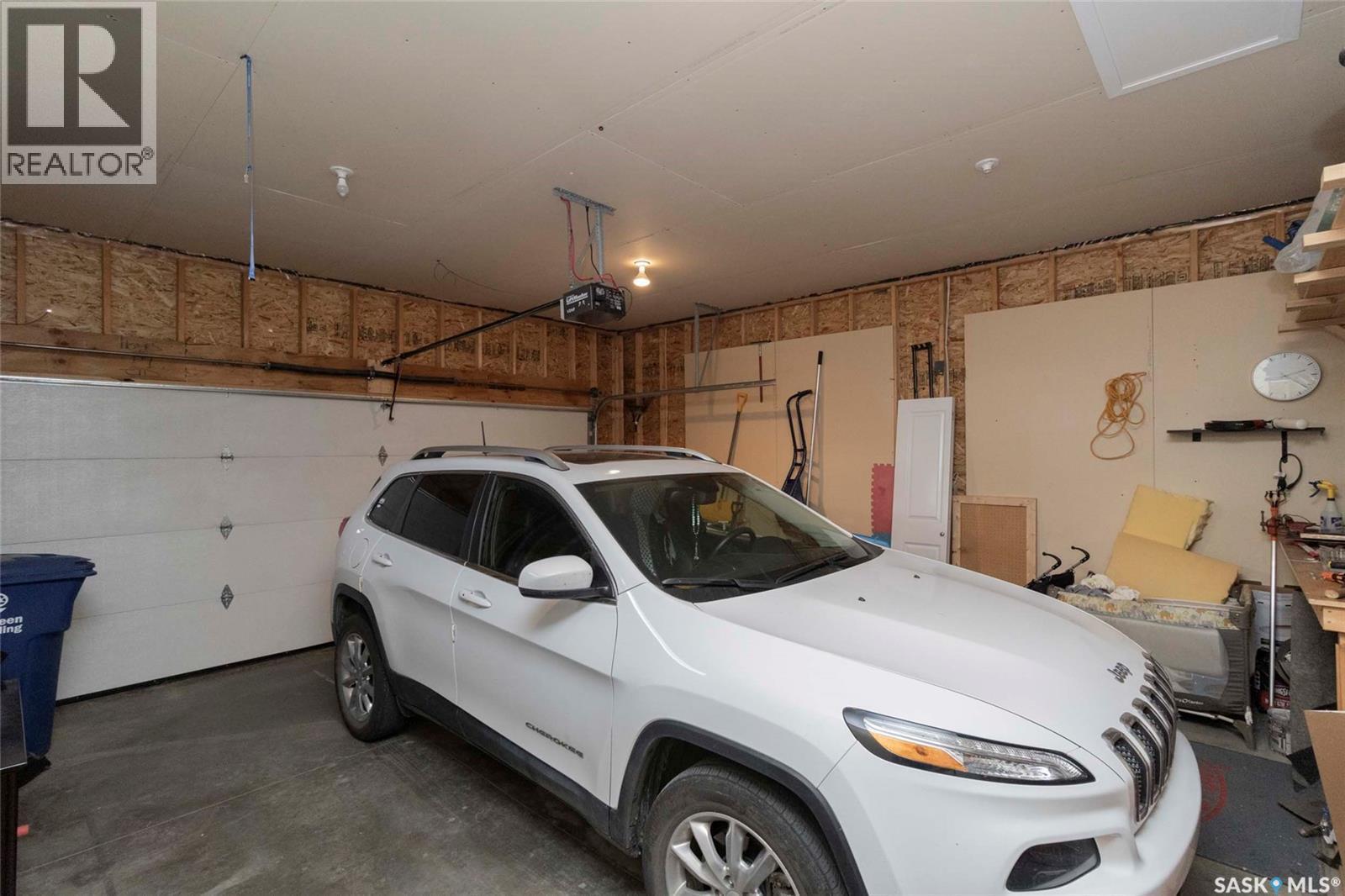 531 Dickson Lane, Saskatoon, SK - Indoor Photo Showing Garage