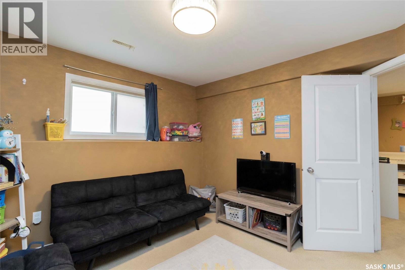 531 Dickson Lane, Saskatoon, SK - Indoor Photo Showing Living Room