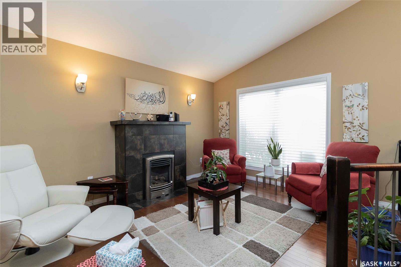 531 Dickson Lane, Saskatoon, SK - Indoor Photo Showing Living Room With Fireplace