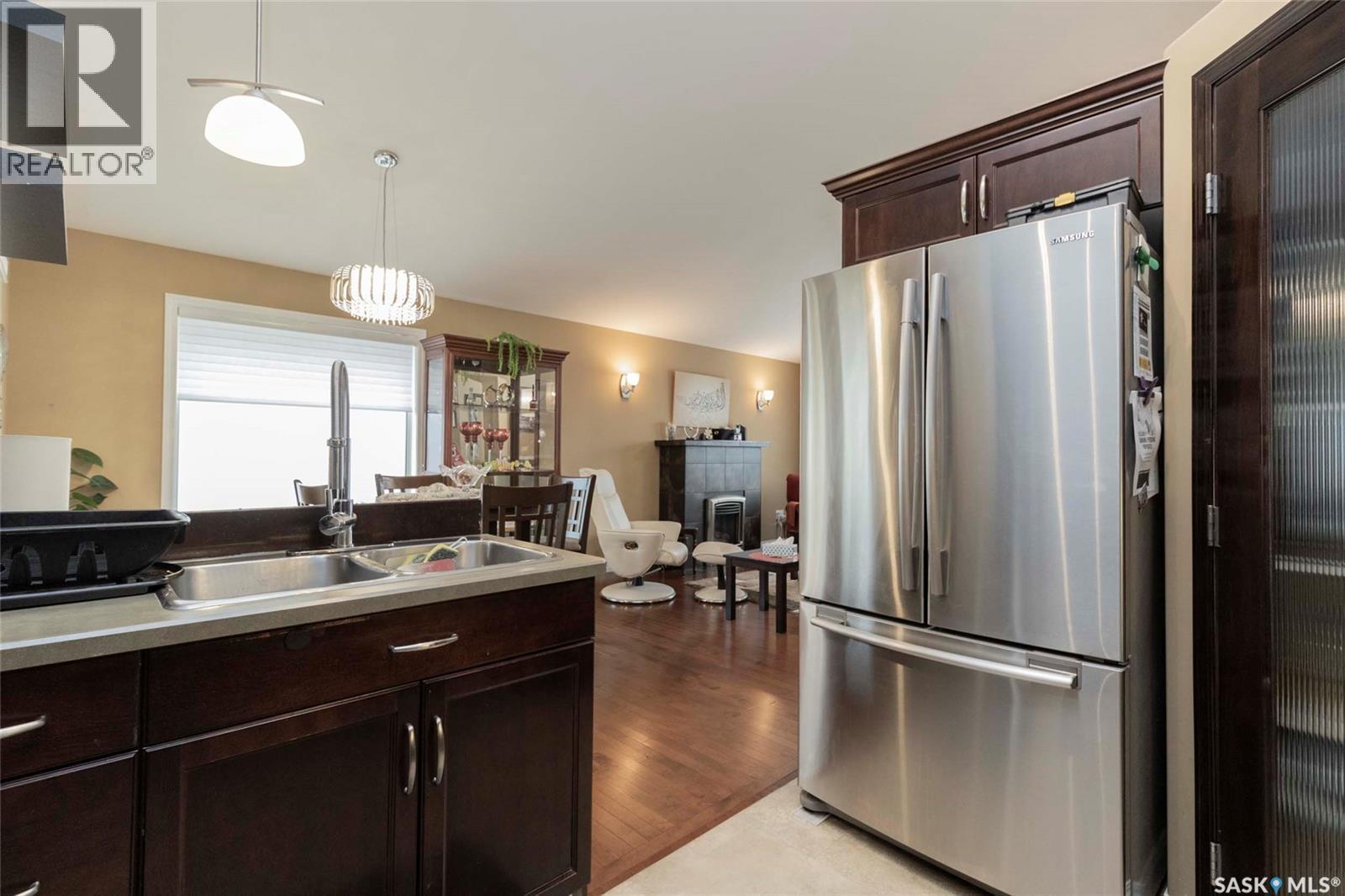 531 Dickson Lane, Saskatoon, SK - Indoor Photo Showing Kitchen With Double Sink