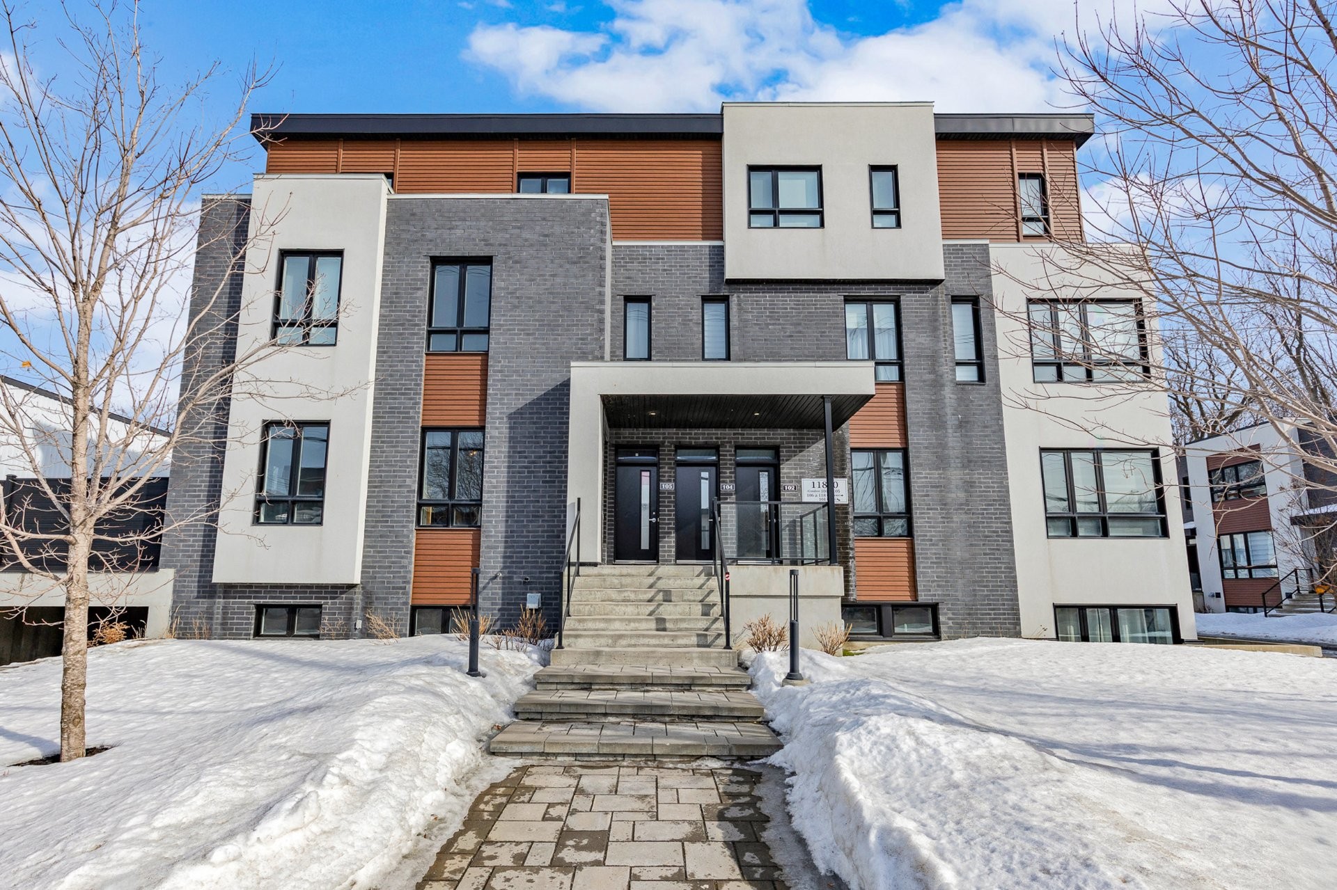 Entrée extérieure - 103-11860 Rue Notre-Dame E., Montréal (Rivière-Des-Prairies/Pointe-Aux-Trembles), QC - Outdoor With Facade