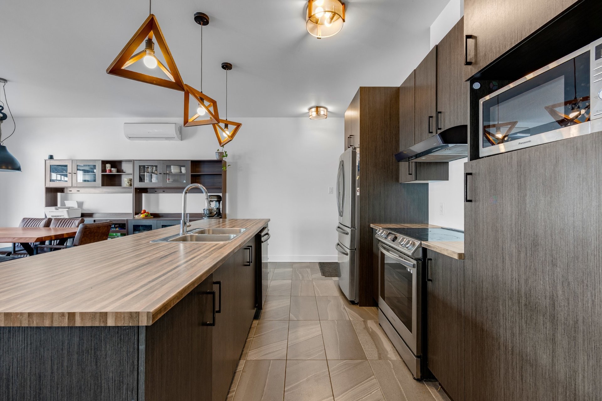 Cuisine - 103-11860 Rue Notre-Dame E., Montréal (Rivière-Des-Prairies/Pointe-Aux-Trembles), QC - Indoor Photo Showing Kitchen With Double Sink