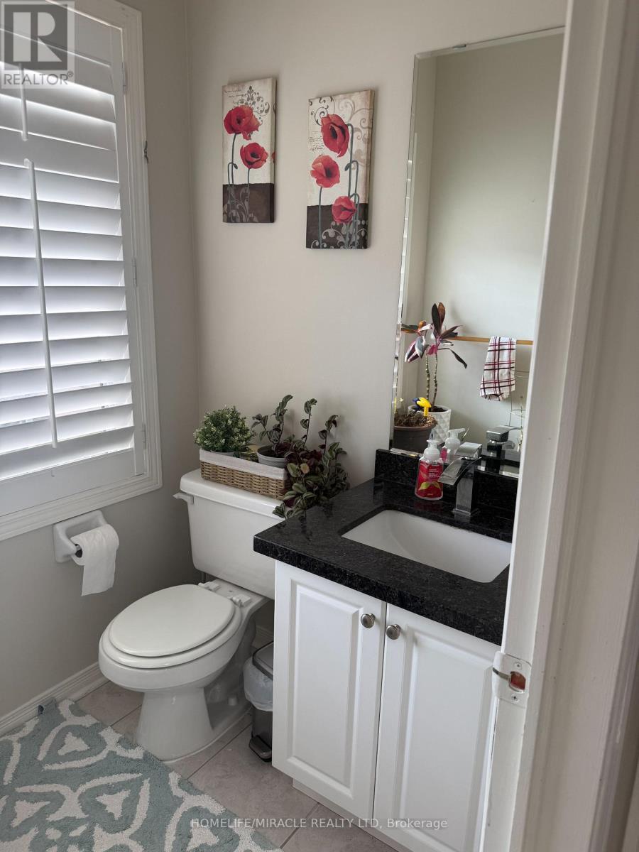 519 Delphine Drive, Burlington, ON - Indoor Photo Showing Bathroom