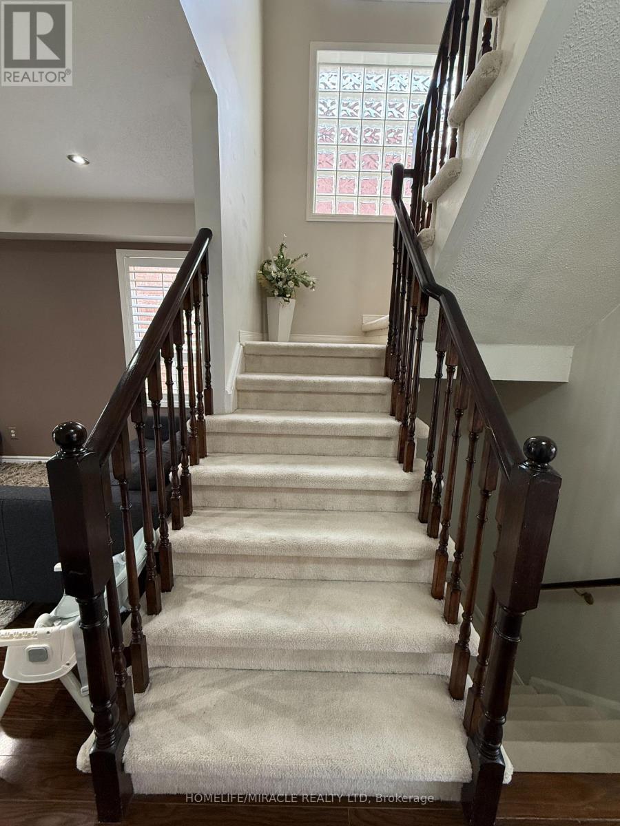 519 Delphine Drive, Burlington, ON - Indoor Photo Showing Other Room