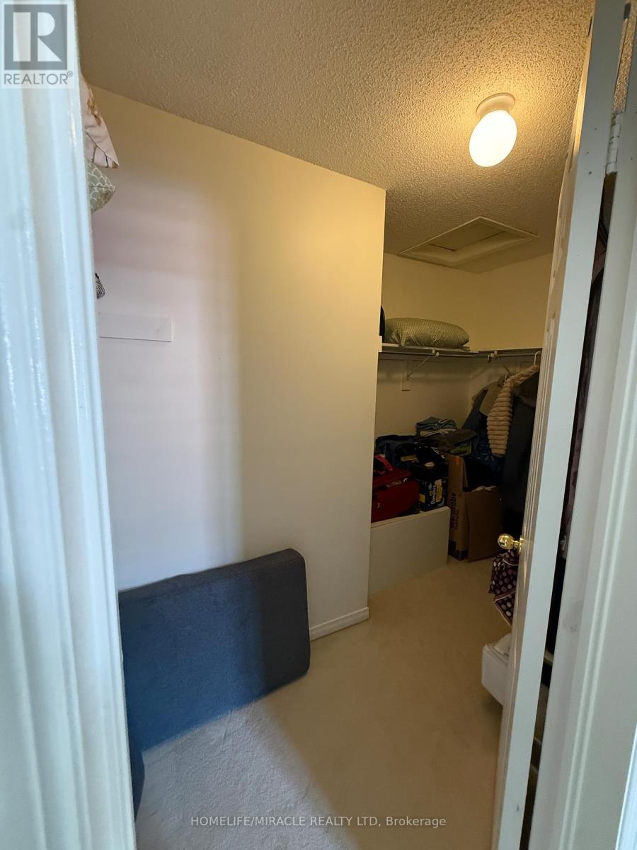 519 Delphine Drive, Burlington, ON - Indoor Photo Showing Other Room