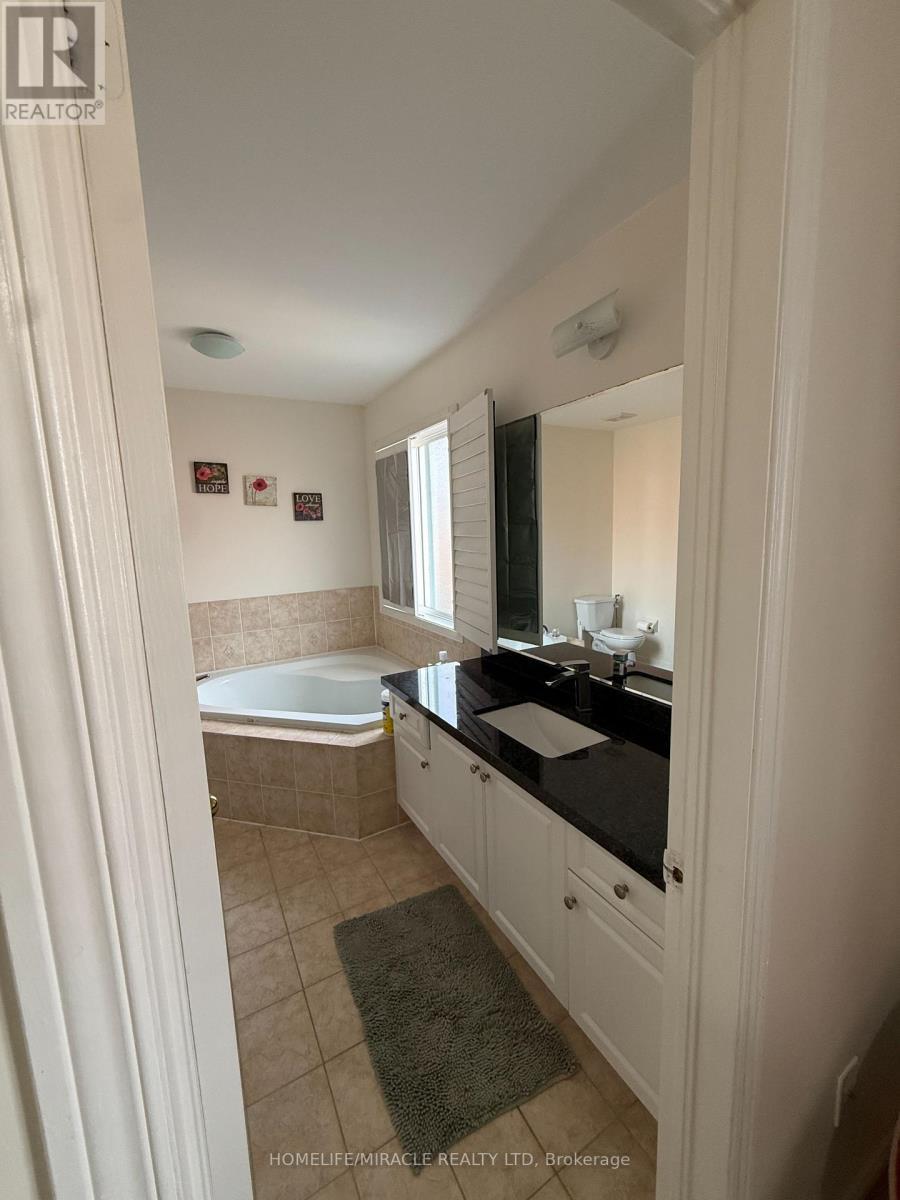 519 Delphine Drive, Burlington, ON - Indoor Photo Showing Bathroom