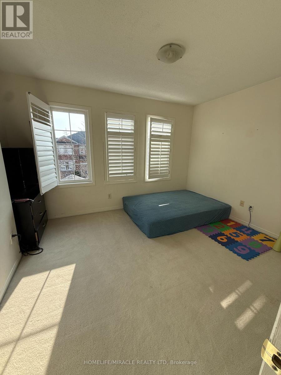 519 Delphine Drive, Burlington, ON - Indoor Photo Showing Other Room