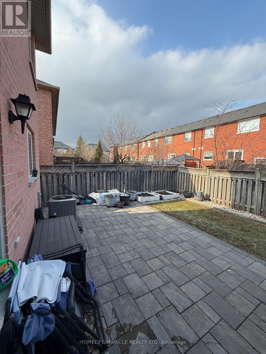 519 Delphine Drive, Burlington, ON - Outdoor