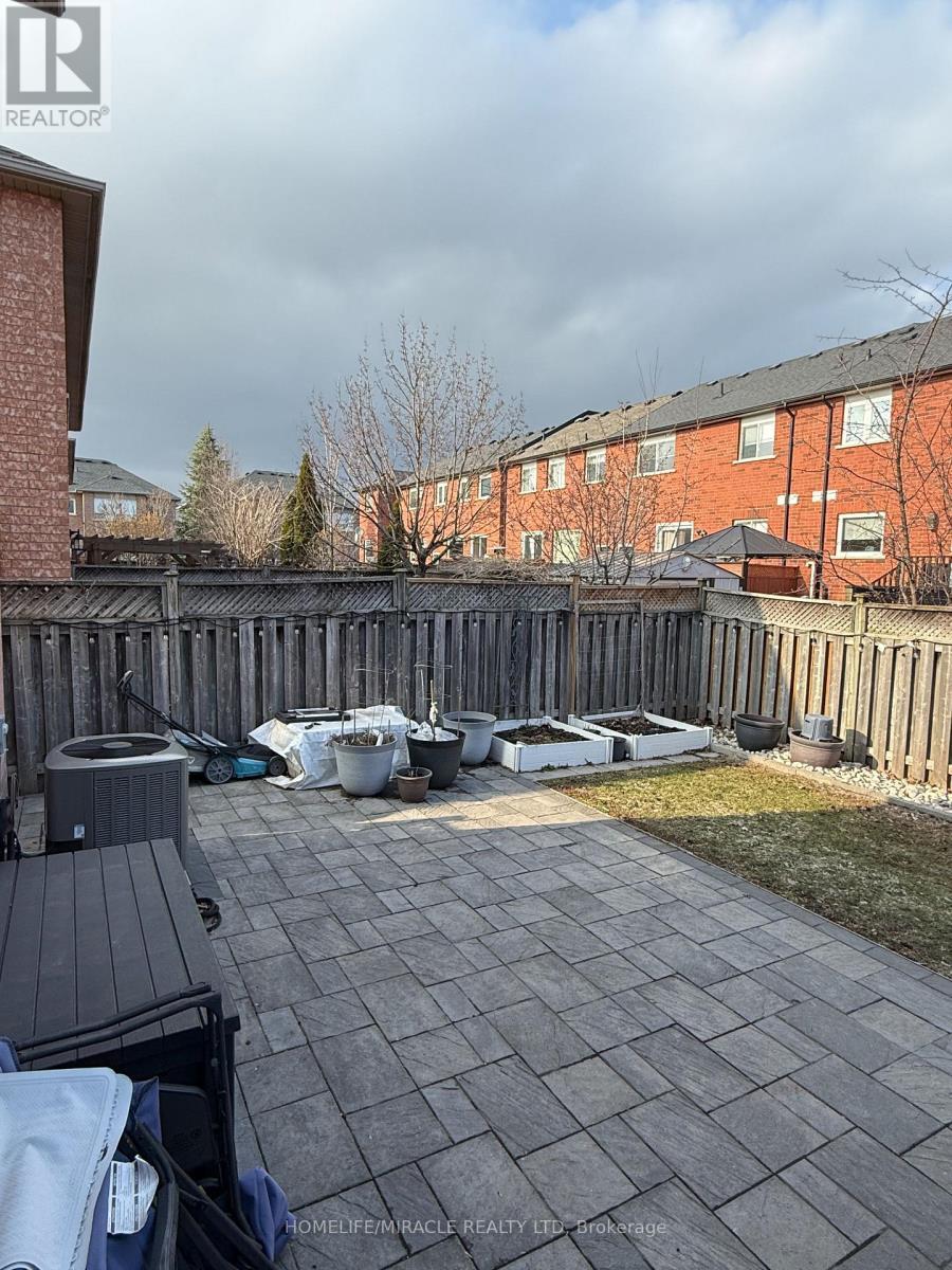 519 Delphine Drive, Burlington, ON - Outdoor