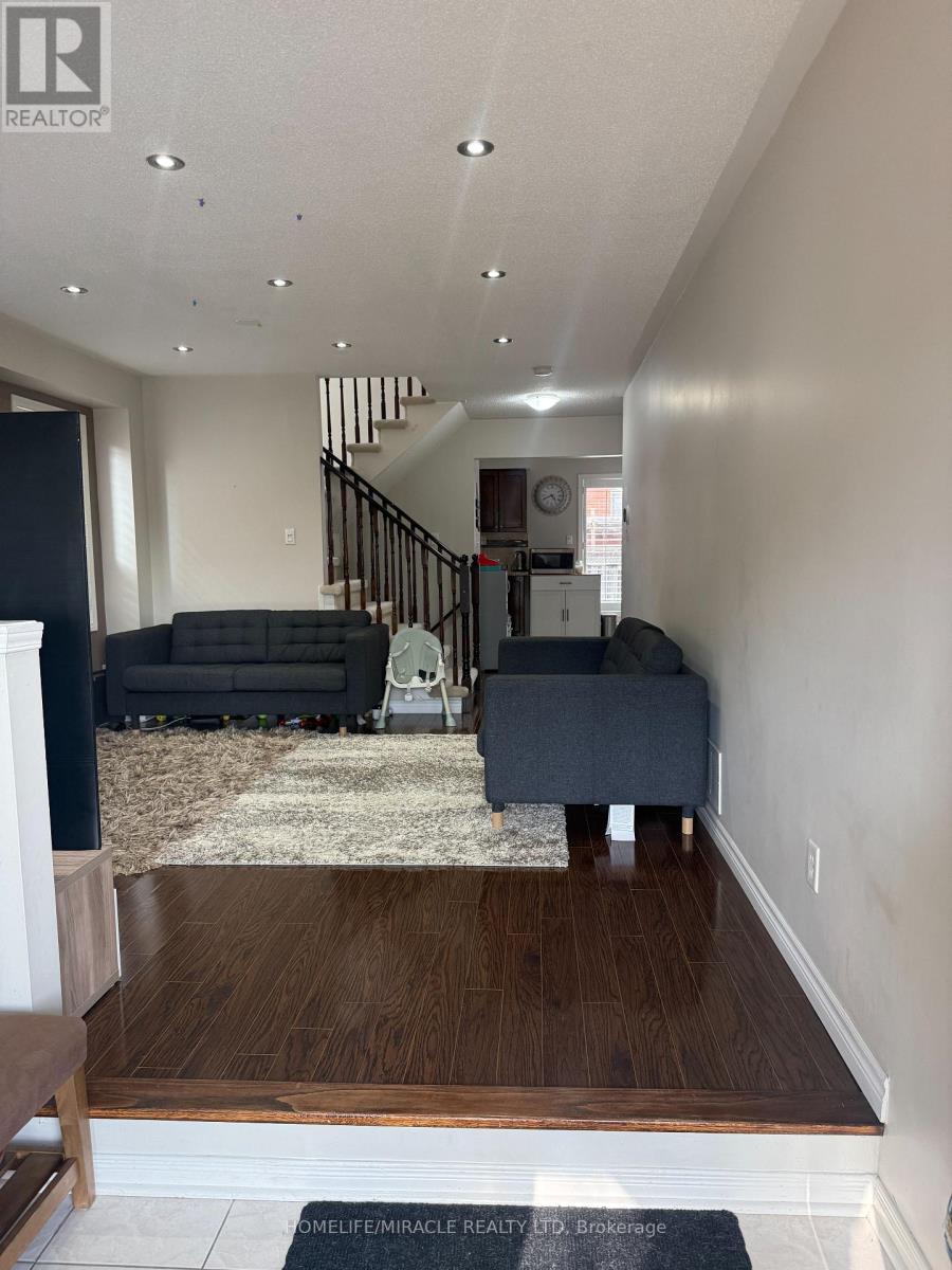 519 Delphine Drive, Burlington, ON - Indoor Photo Showing Other Room