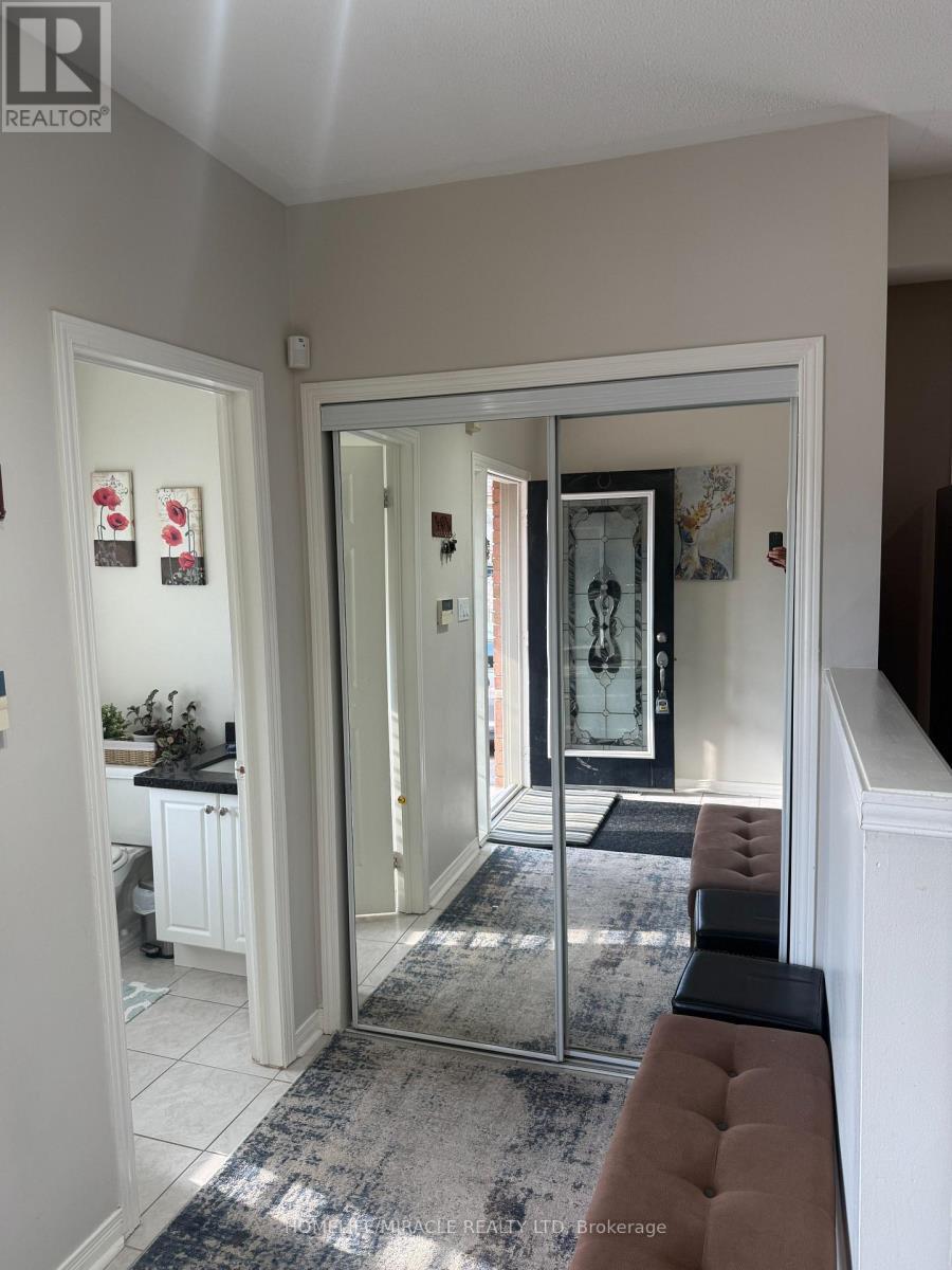 519 Delphine Drive, Burlington, ON - Indoor Photo Showing Other Room