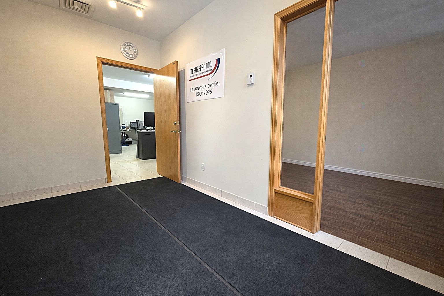 Hall d'entrée/Vestibule - 106-86 Boul. Des Entreprises, Boisbriand, QC - Indoor Photo Showing Other Room