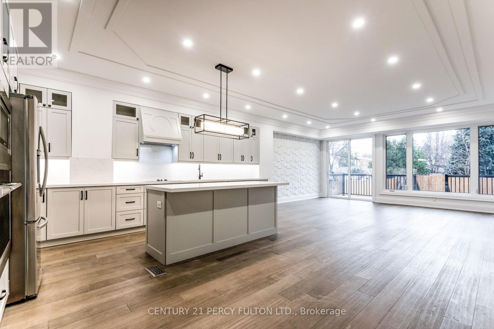 195 Danforth Road, Toronto, ON - Indoor Photo Showing Kitchen With Upgraded Kitchen
