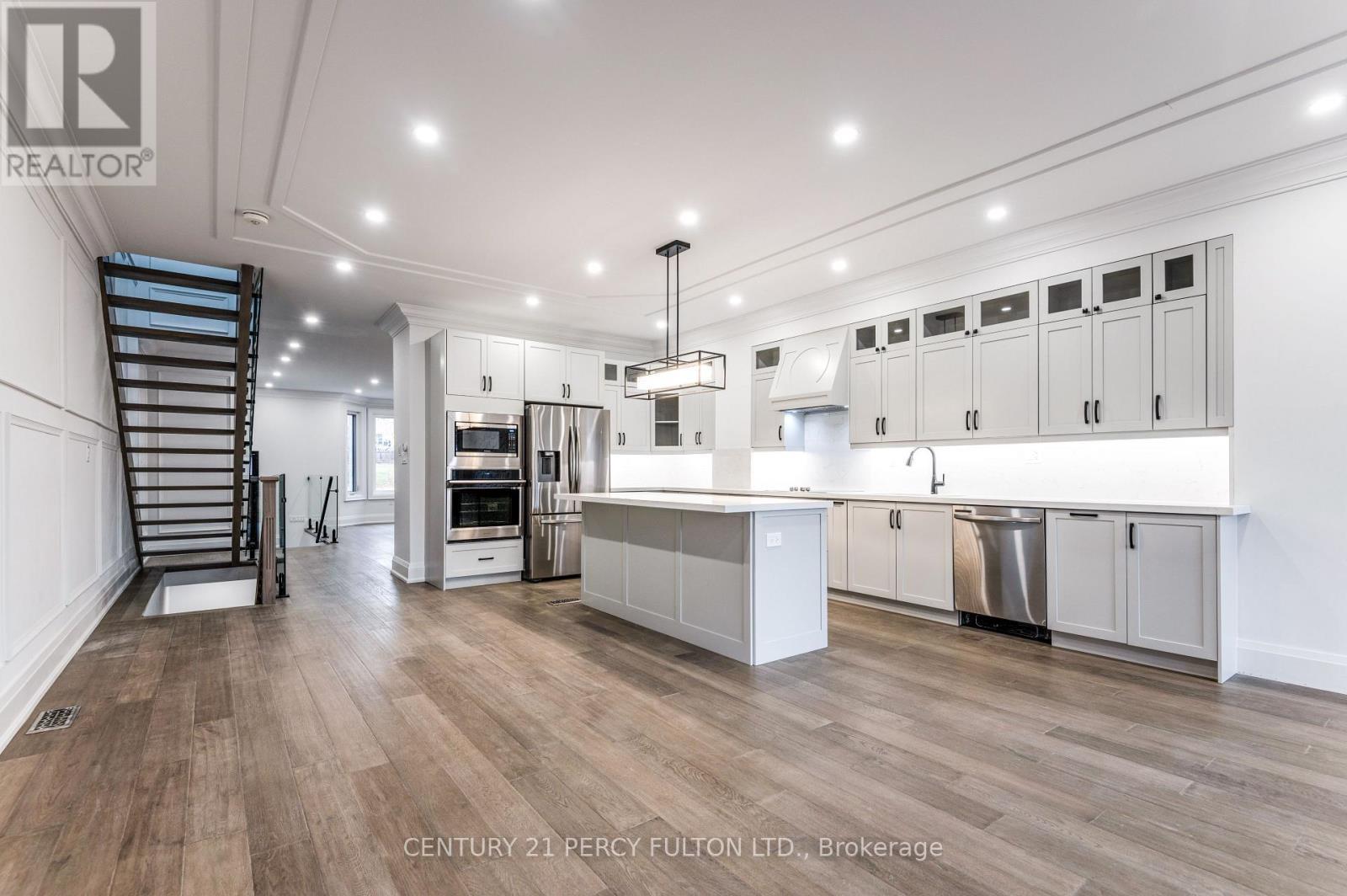 195 Danforth Road, Toronto, ON - Indoor Photo Showing Kitchen With Upgraded Kitchen