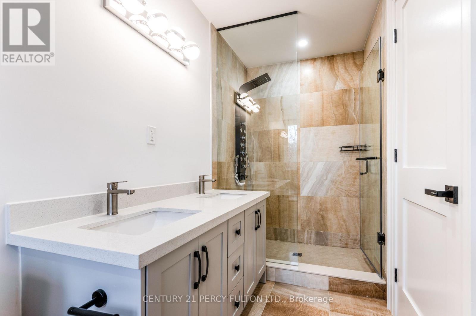 195 Danforth Road, Toronto, ON - Indoor Photo Showing Bathroom