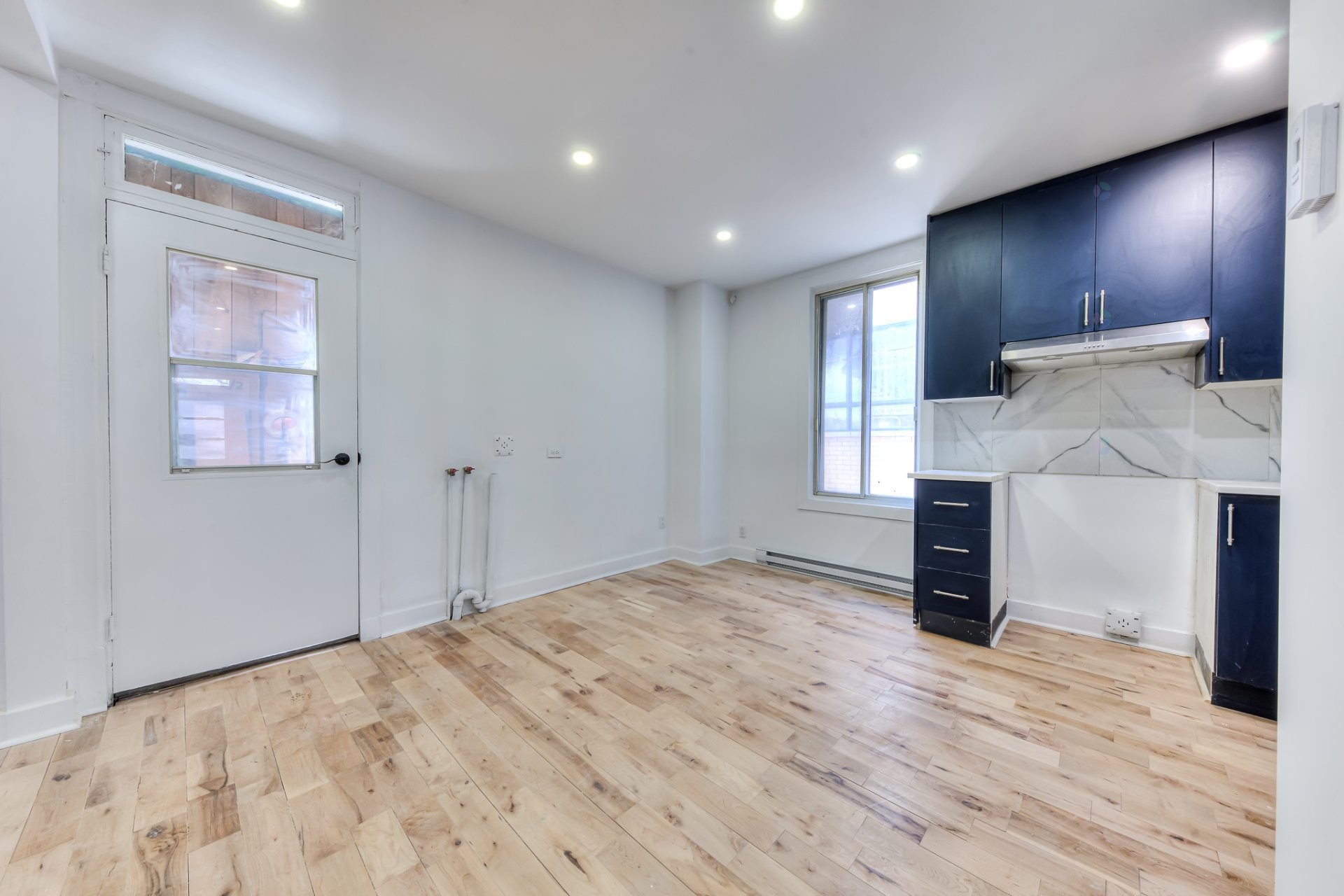 Cuisine - 1056 Av. Harvard, Montréal (Côte-Des-Neiges/Notre-Dame-De-Grâce), QC - Indoor Photo Showing Other Room