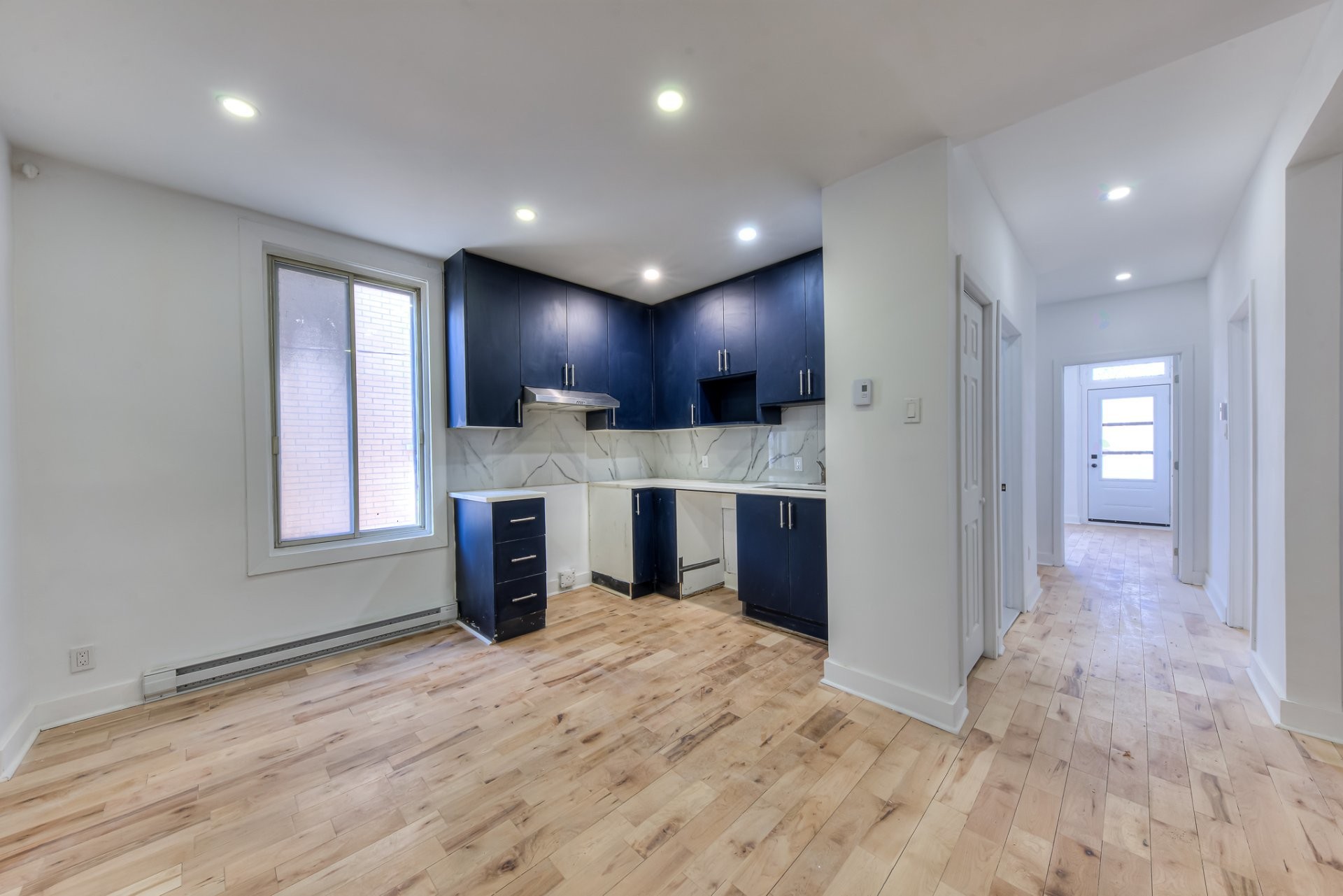 Cuisine - 1056 Av. Harvard, Montréal (Côte-Des-Neiges/Notre-Dame-De-Grâce), QC - Indoor Photo Showing Other Room