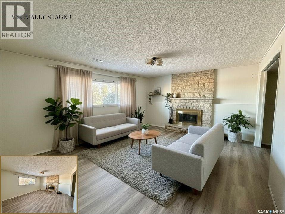 264 Hayes Drive, Swift Current, SK - Indoor Photo Showing Living Room With Fireplace
