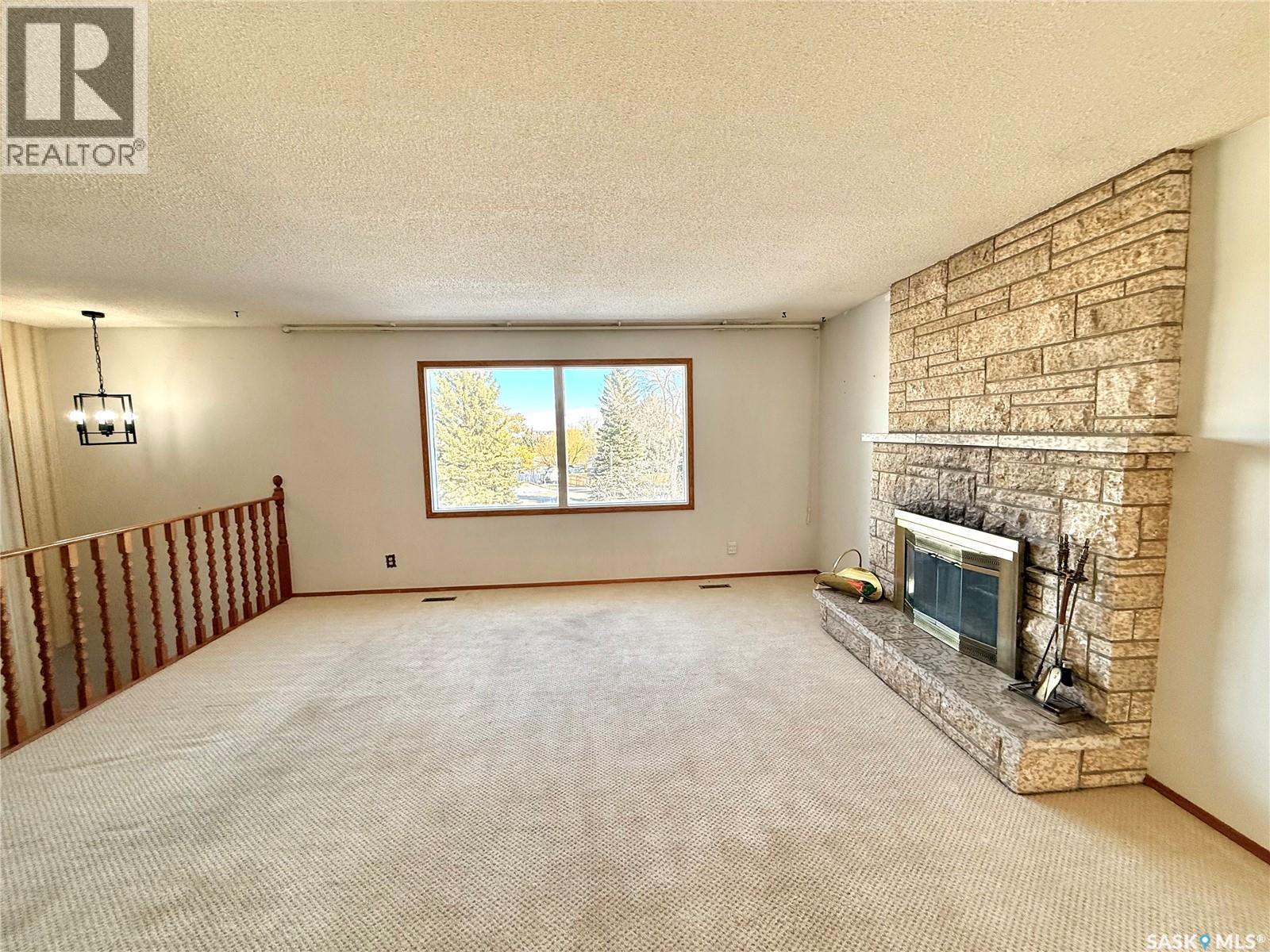 264 Hayes Drive, Swift Current, SK - Indoor With Fireplace