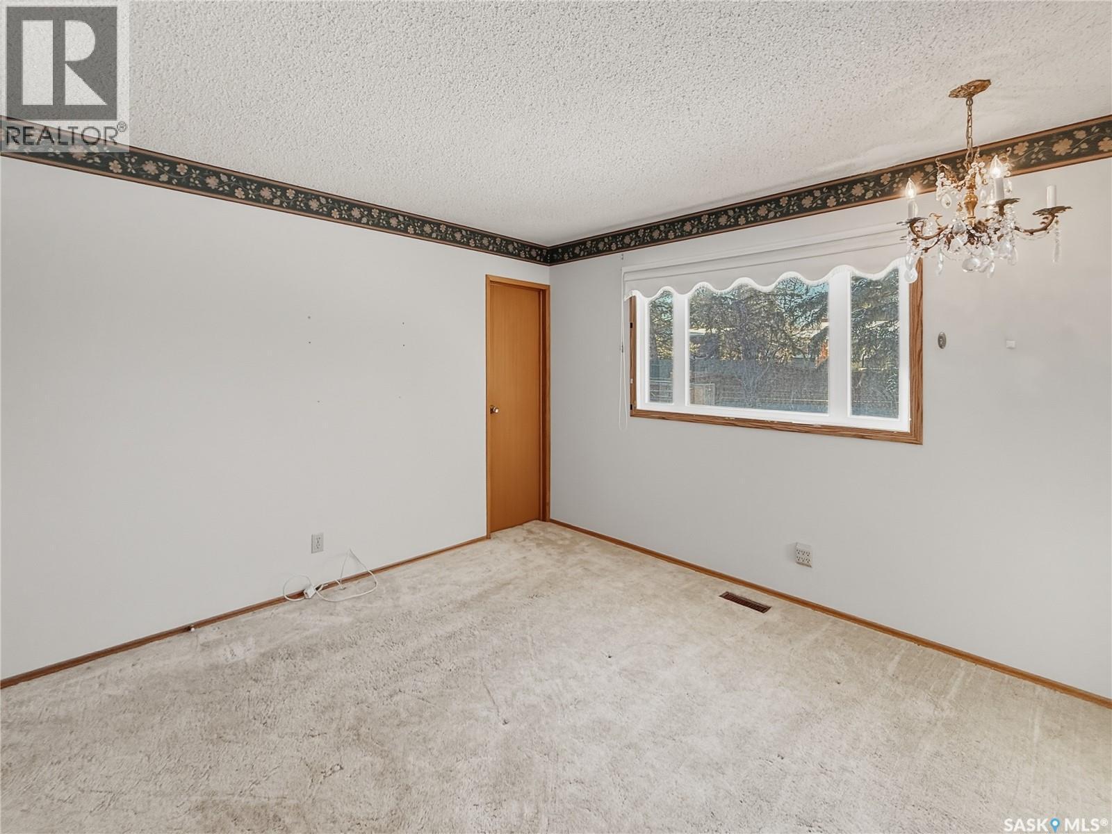 264 Hayes Drive, Swift Current, SK - Indoor Photo Showing Other Room